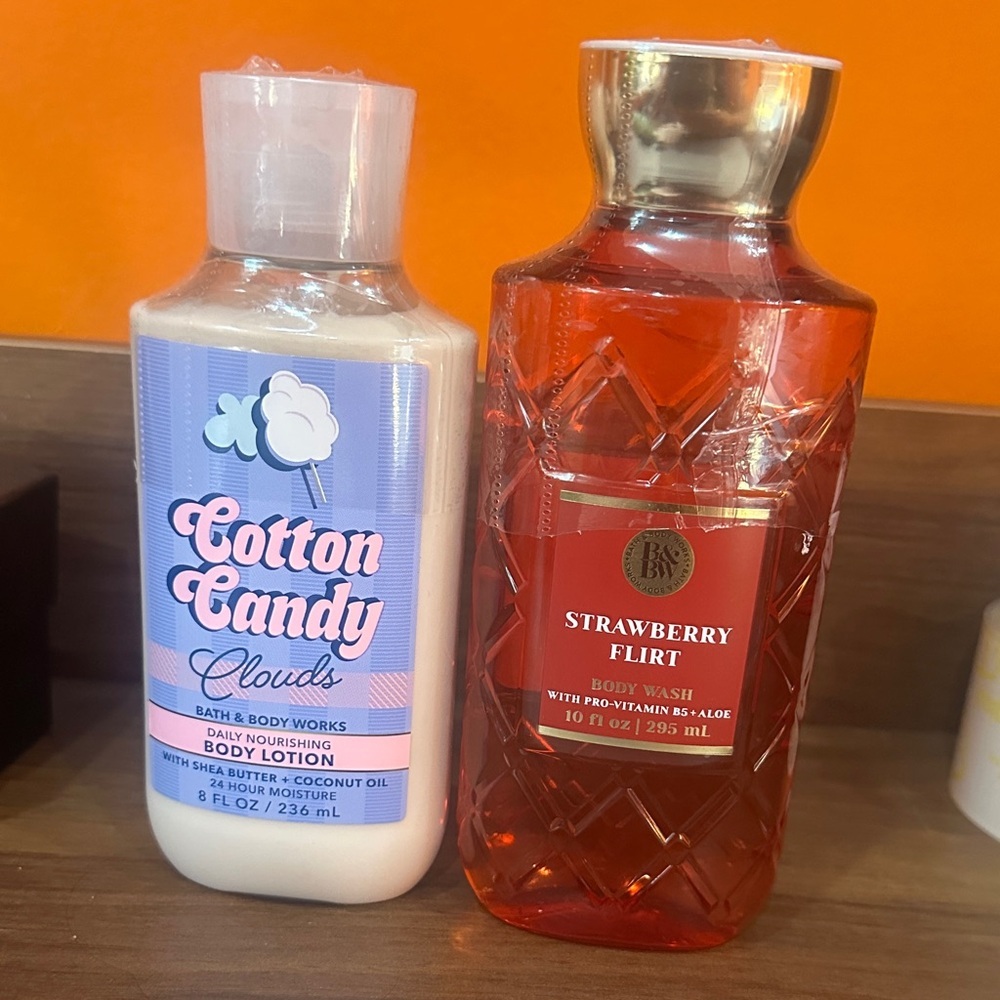 Bath & Body Works Strawberry Flirt Body Wash - Picture 4 of 4